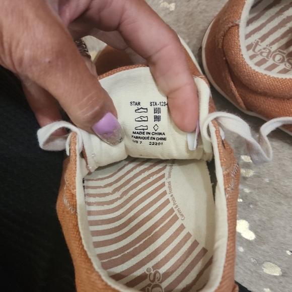 Taos Footwear Orange Canvas Sneakers Classic Style - Picture 7 of 9